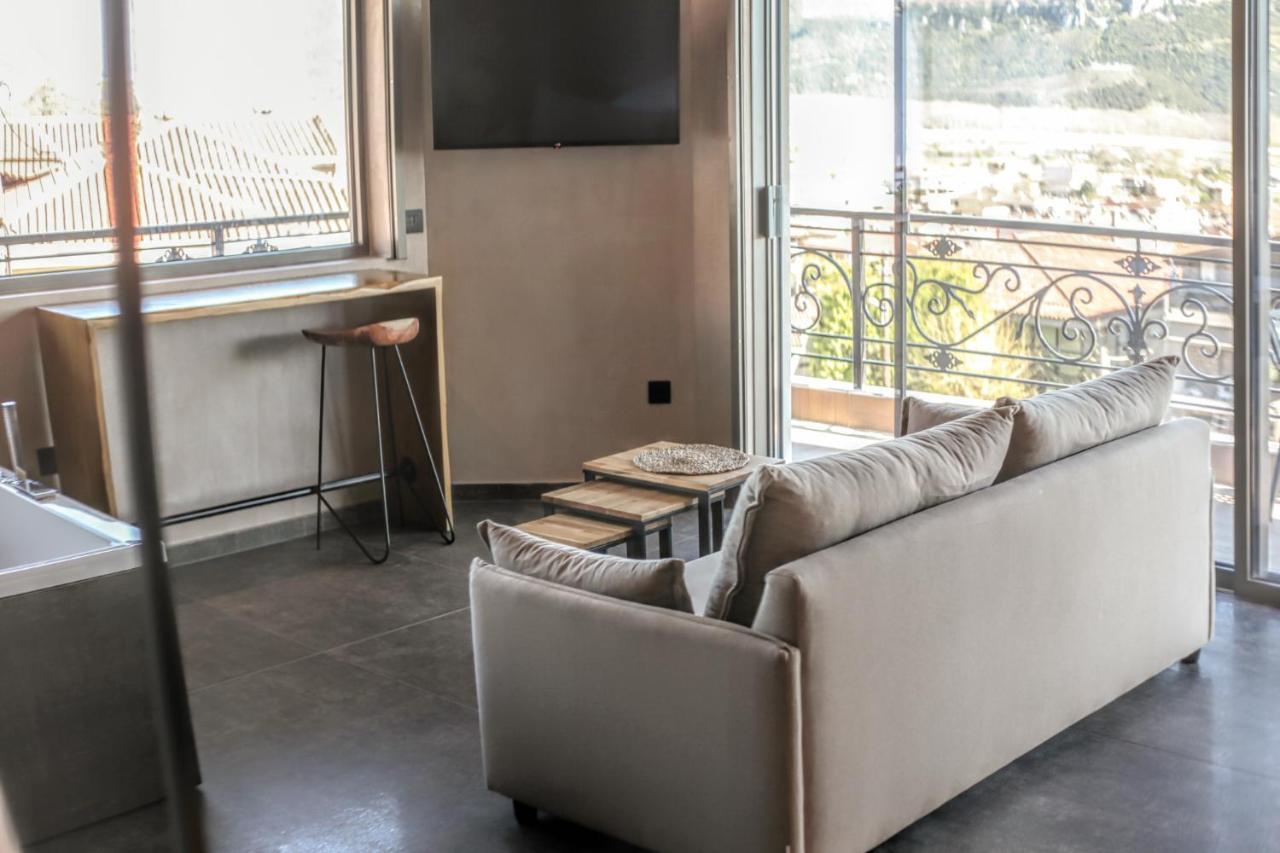 Meteora Heaven And Earth Premium Suites - Adults Friendly Kalambaka Extérieur photo